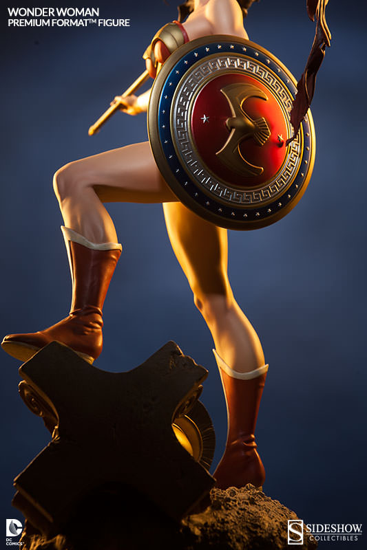 Wonder Woman Premium Format Figure