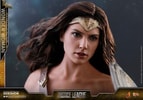 Wonder Woman Deluxe Version (Prototype Shown) View 5