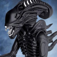 Aliens Xenomorph Matte Black 18in Figure by Super 7 | Sideshow
