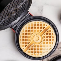Pokéball Waffle Maker