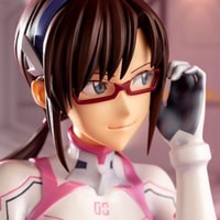 Mari Makinami Illustrious White Plugsuit Version