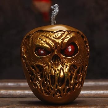 Court of the Dead Court of the Dead Skull Apple (Gold Variant) Replica 
