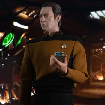 Star Trek Lt. Commander Data (Standard Version) Sixth Scale Figure 
