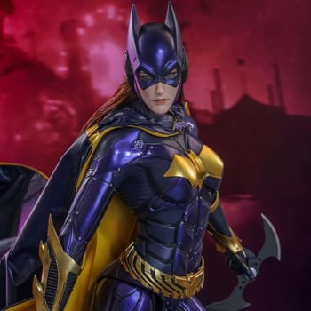 DC Comics Batgirl (Purple and Gold Version) Sixth Scale Figure 
