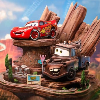 Disney Lightning McQueen & Tow Mater Deluxe 1:10 Scale Statue 