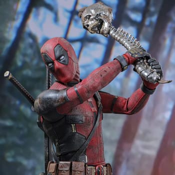 Marvel Deadpool (Battling Version) Sixth Scale Figure 