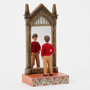 Home Alone Harry & Mirror of Erised Figurine 