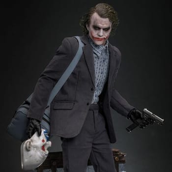 DC Comics The Joker (Bank Robber Version) Sixth Scale Figure 