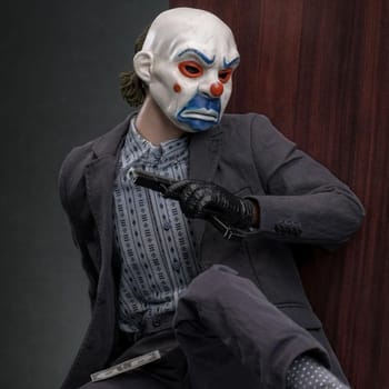 DC Comics The Joker (Bank Robber Version) (Special Edition) Sixth Scale Figure 