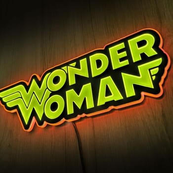DC Comics Vintage Wonder Woman LED Logo Light (Small) Wall Light 