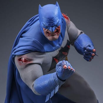 DC Comics Batman™ (Battle Damaged Version) Sixth Scale Figure 