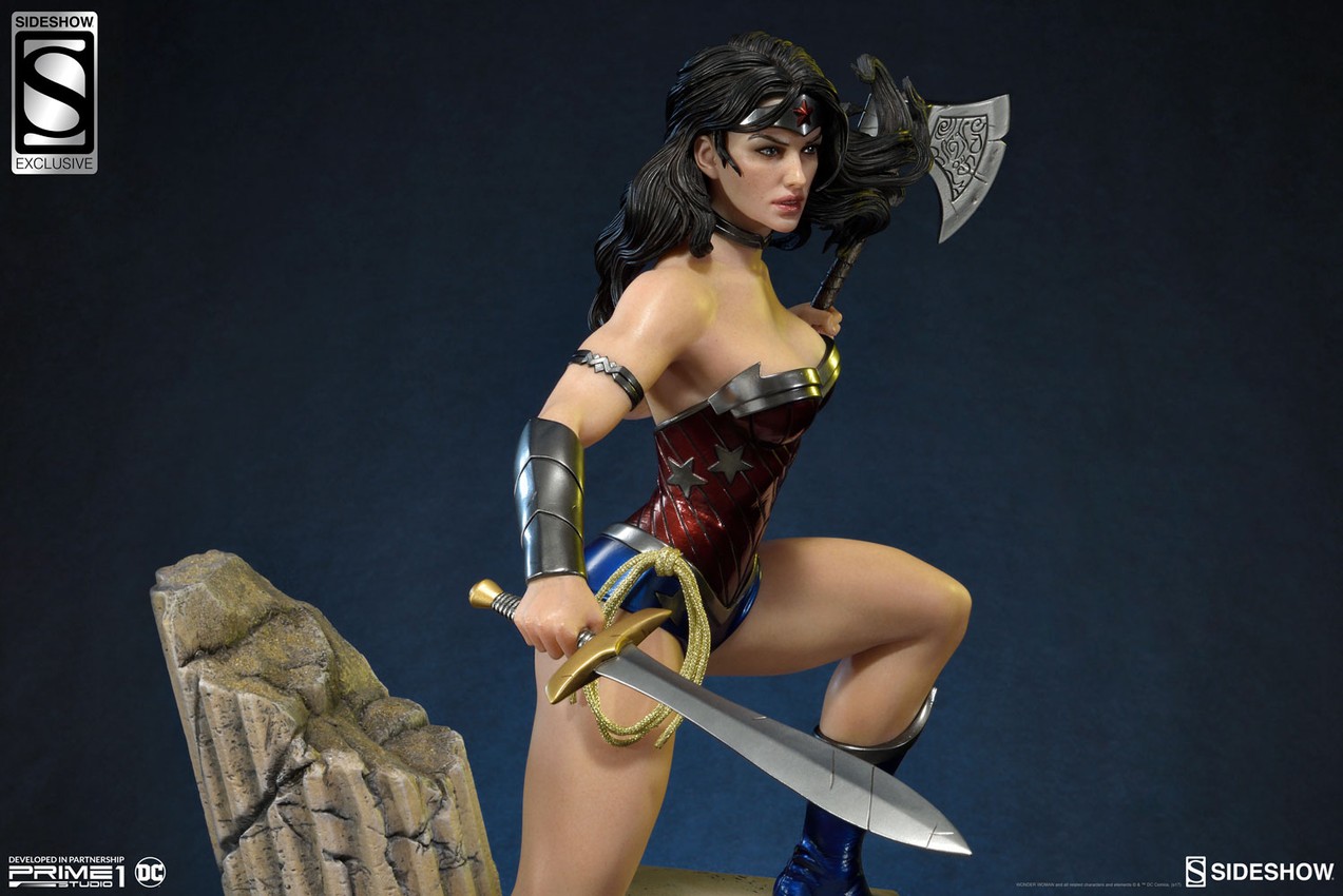 DC Comics Wonder Woman Statues  Exclusive Edition - Prototype Shown View 4