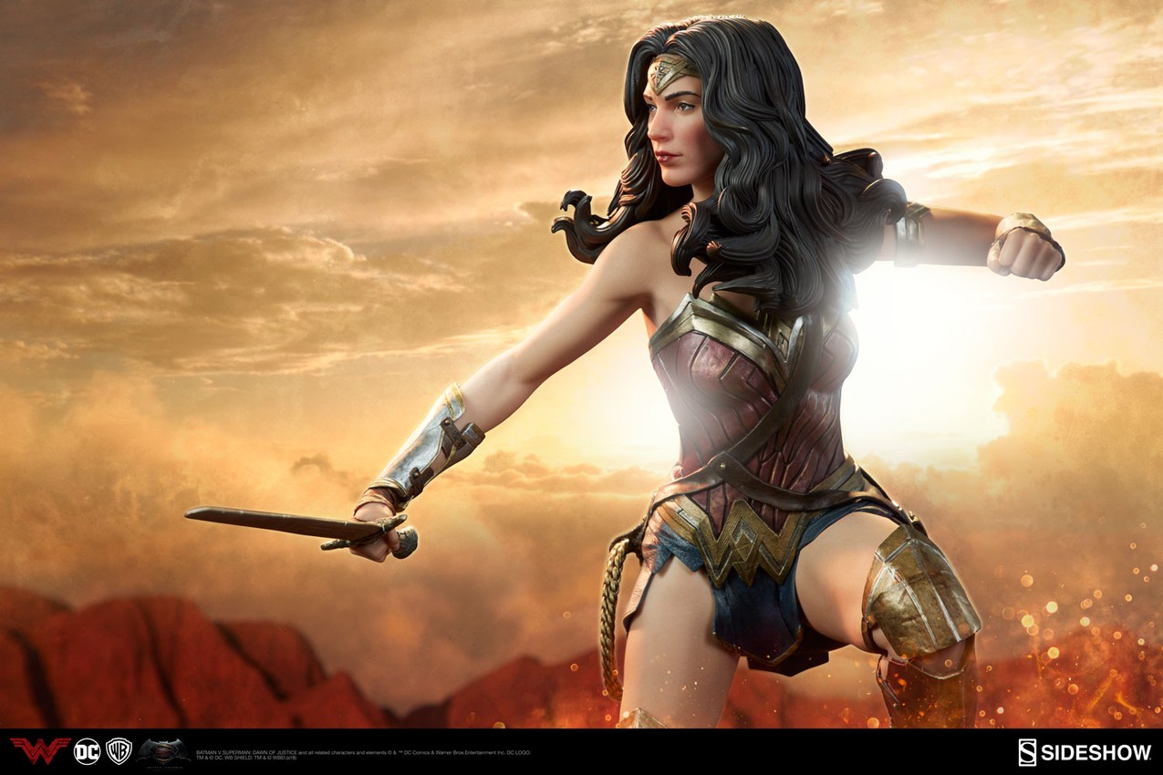 DC Comics Wonder Woman Premium Format™ Figure  Collector Edition  View 2