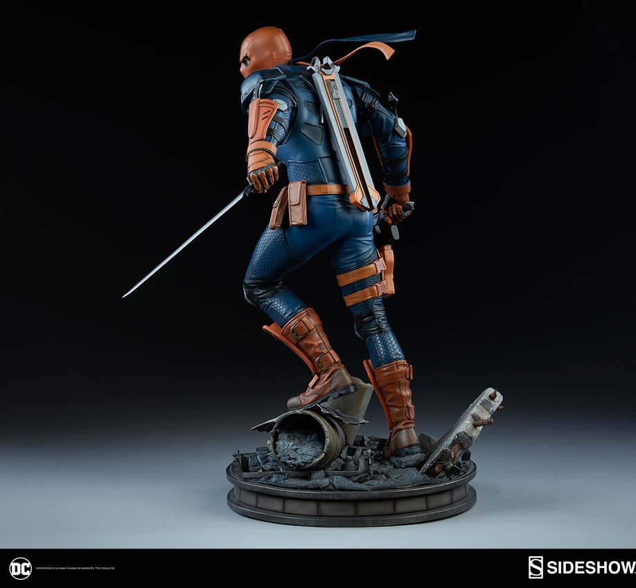DC Comics Deathstroke  Premium Format™ Figure  Collector Edition  View 6
