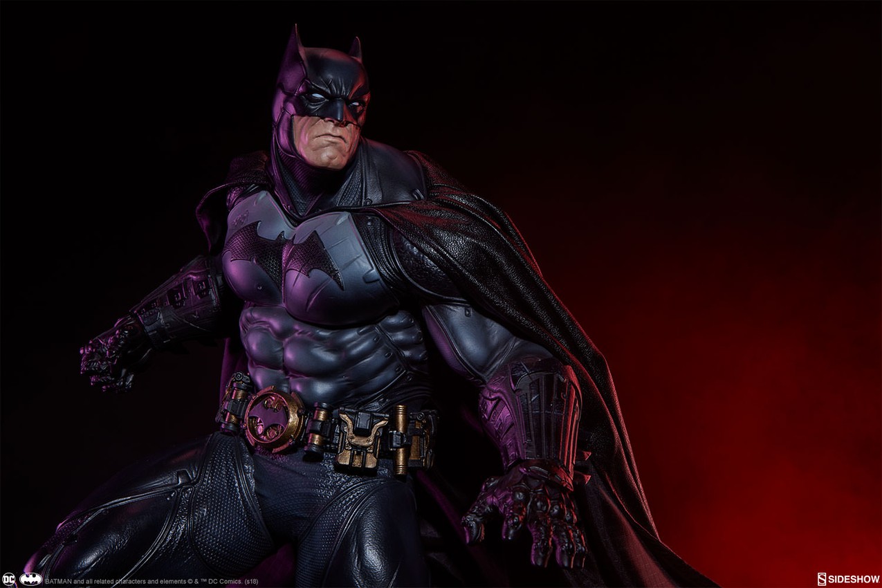 DC Comics Batman Premium Format™ Figure  Collector Edition  View 2