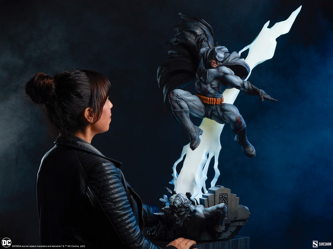 Batman: The Dark Knight Returns Premium Format(TM) Figure | Sideshow  Collectibles