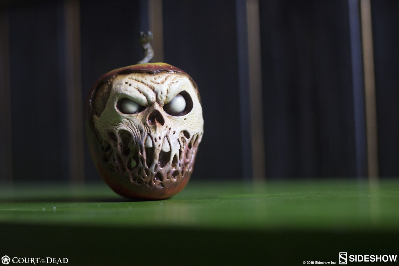Court of the Dead スカルアップル（腐敗版）プロップレプリカ Court of the Dead Skull Apple Prop Replica | Sideshow
