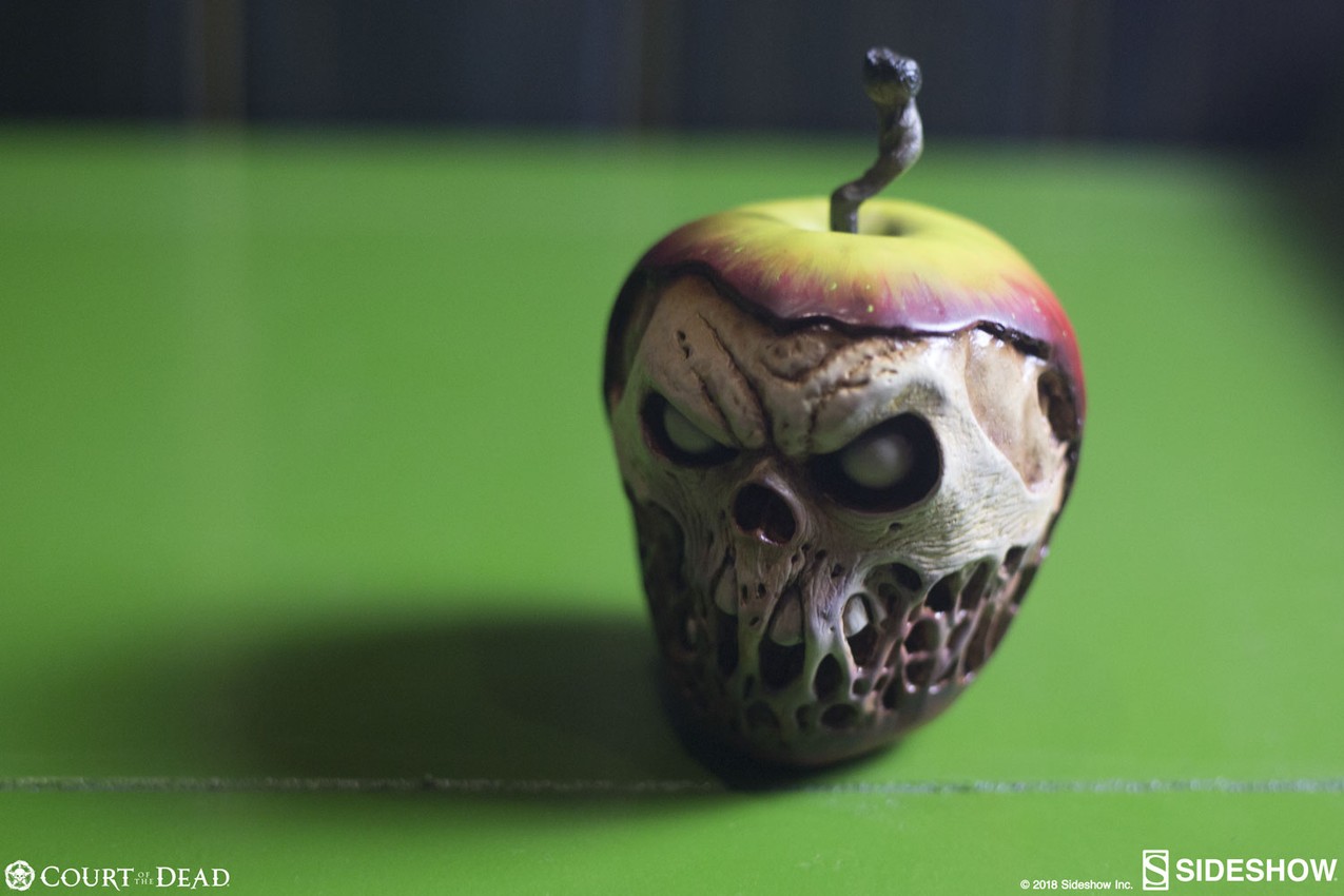 Court of the Dead Skull Apple Prop Replica | Sideshow Collectibles