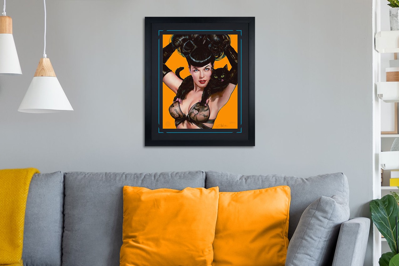 Bettie Page: Irving Claws Exclusive Edition  View 1