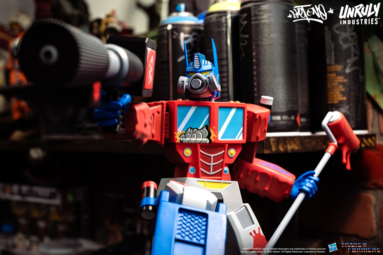 Transformers Optimus Prime Designer Collectible Statue  View 3