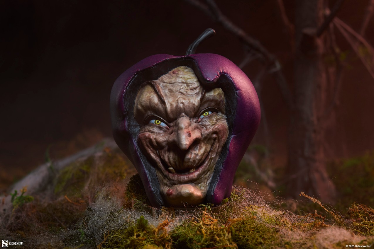 Sideshow Originals Witch Apple Replica  Collector Edition - Prototype Shown View 2