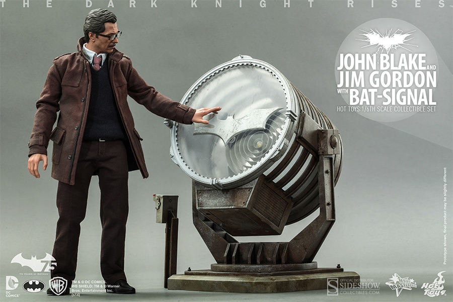 DC Comics John Blake and Jim Gordon with Bat-Signal Sixth Scale Figure Set  View 4