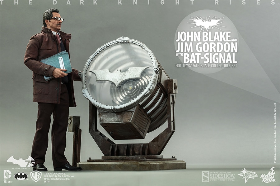 DC Comics John Blake and Jim Gordon with Bat-Signal Sixth Scale Figure Set  View 5