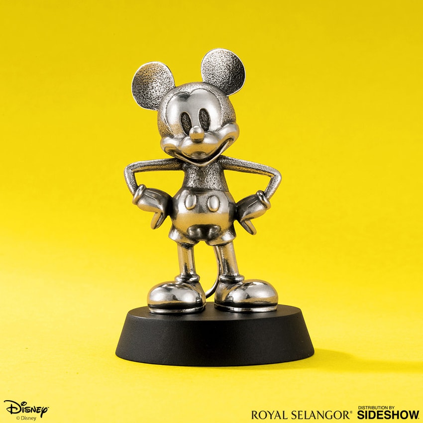 Mickey Mouse Steamboat Willie Figurine | Sideshow Collectibles