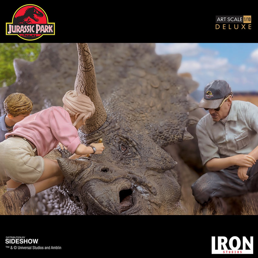 Jurassic Park Triceratops Deluxe 1:10 Scale Statue - Prototype Shown View 4