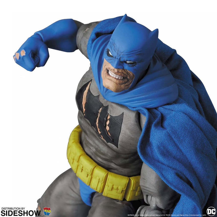 Batman (The Dark Knight Triumphant) MAFEX Collectible Figure by Medicom Toy  | Sideshow Collectibles