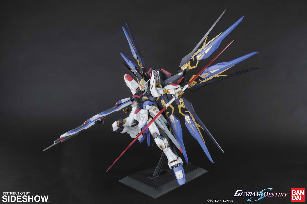 Strike Freedom Gundam Collectible Figure by Bandai | Sideshow