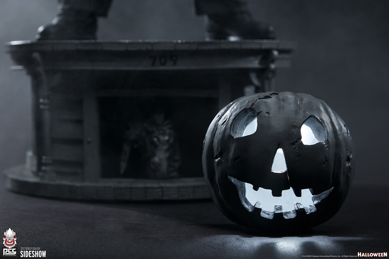 Halloween Michael Myers (Silver Screen) Statues  Exclusive Edition - Prototype Shown View 5