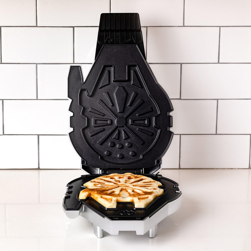 Deluxe Millennium Falcon Waffle Maker | Sideshow Collectibles Deluxe Millennium Falcon Waffle Maker | Sideshow Collectibles