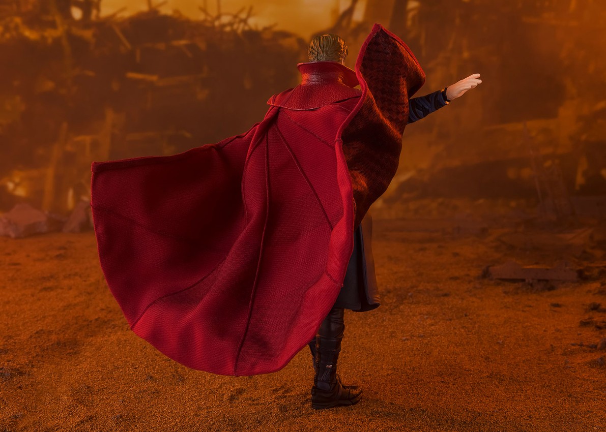 Doctor Strange (Battle on Titan) Collectible Figure by Bandai