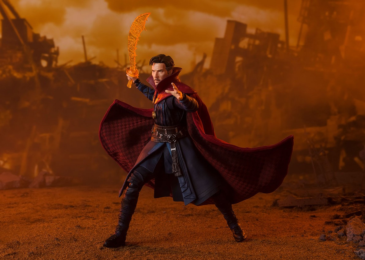 Doctor Strange (Battle on Titan) Collectible Figure by Bandai