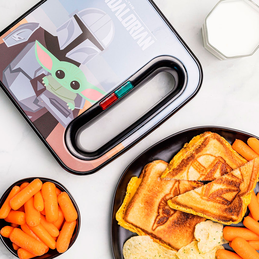 The Mandalorian Grilled Cheese Maker View 4