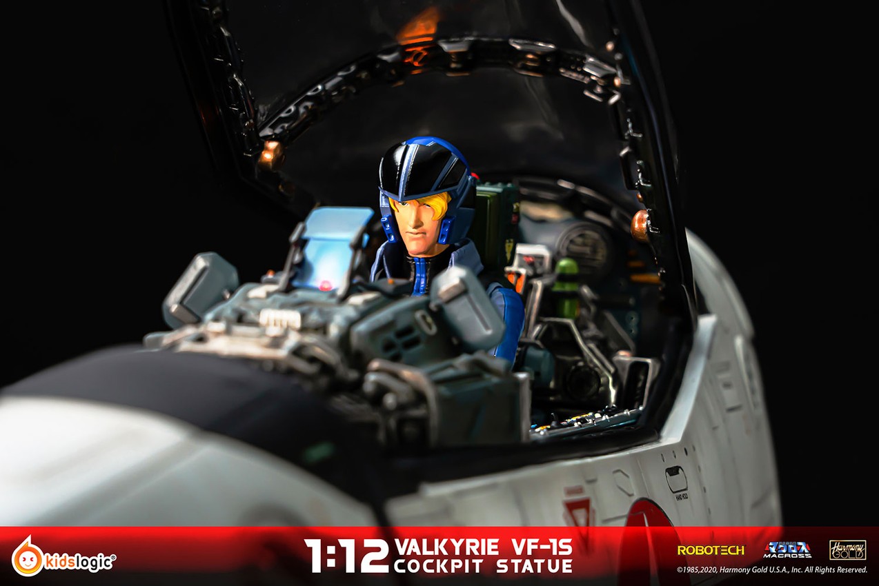 Robotech Macross Valkyrie VF-1S Cockpit Statue | Sideshow Collectibles