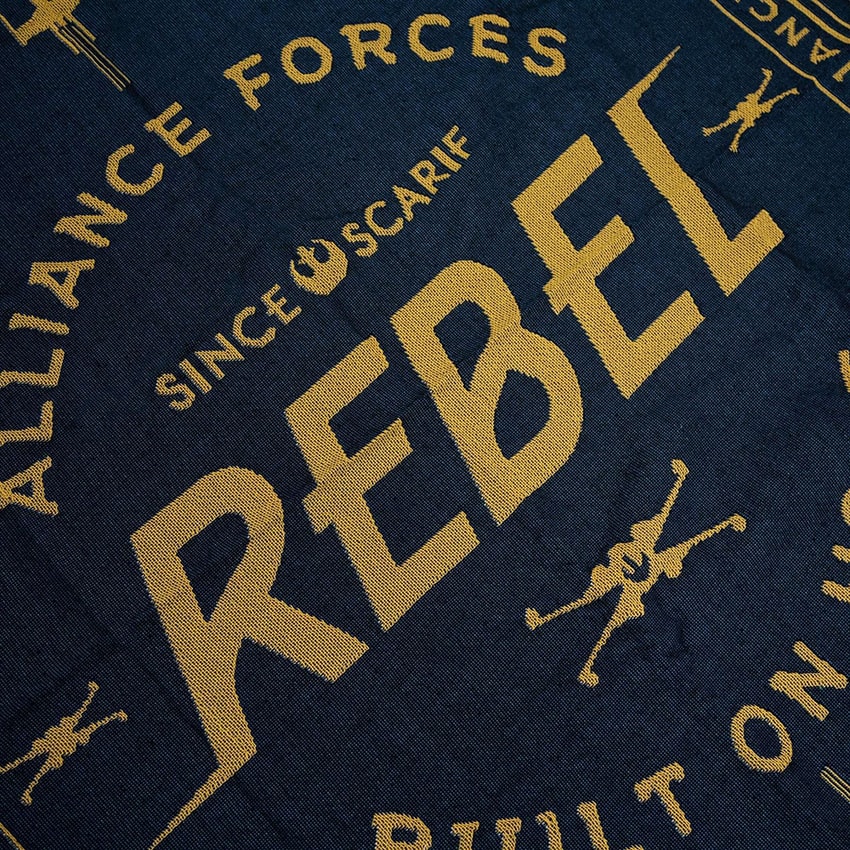 Rebel Throw View 3