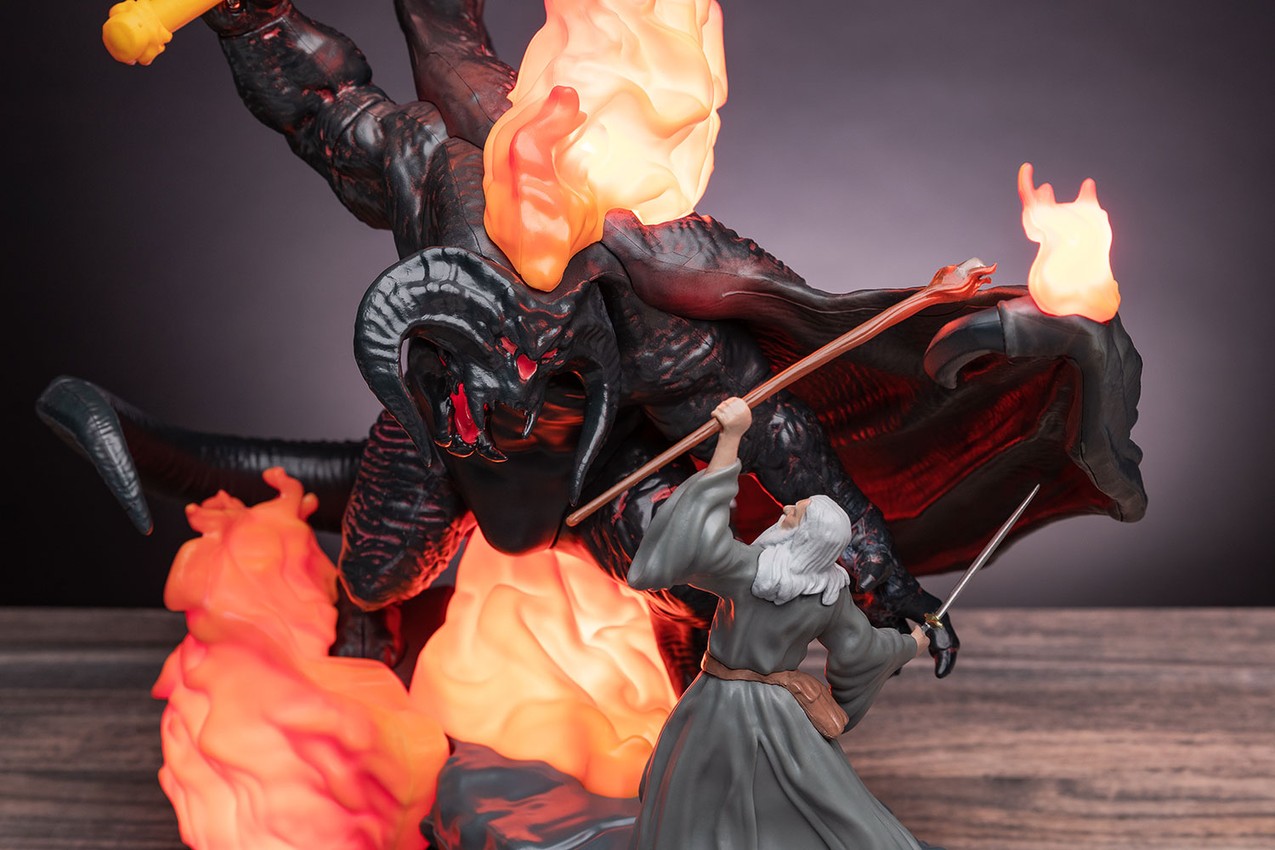 X-Plus ロード・オブ・ザ・リング スBALROG 2.0 LIGHT UP Balrog vs Gandalf Figural Light by Paladone | Sideshow Collectibles