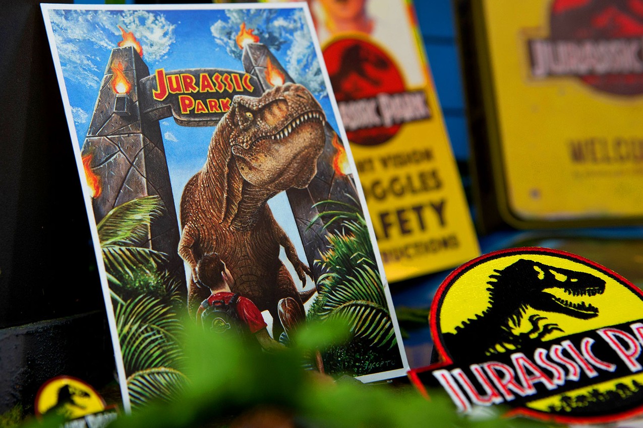 Jurassic Park Welcome Kit (Standard Edition) | Sideshow Collectibles