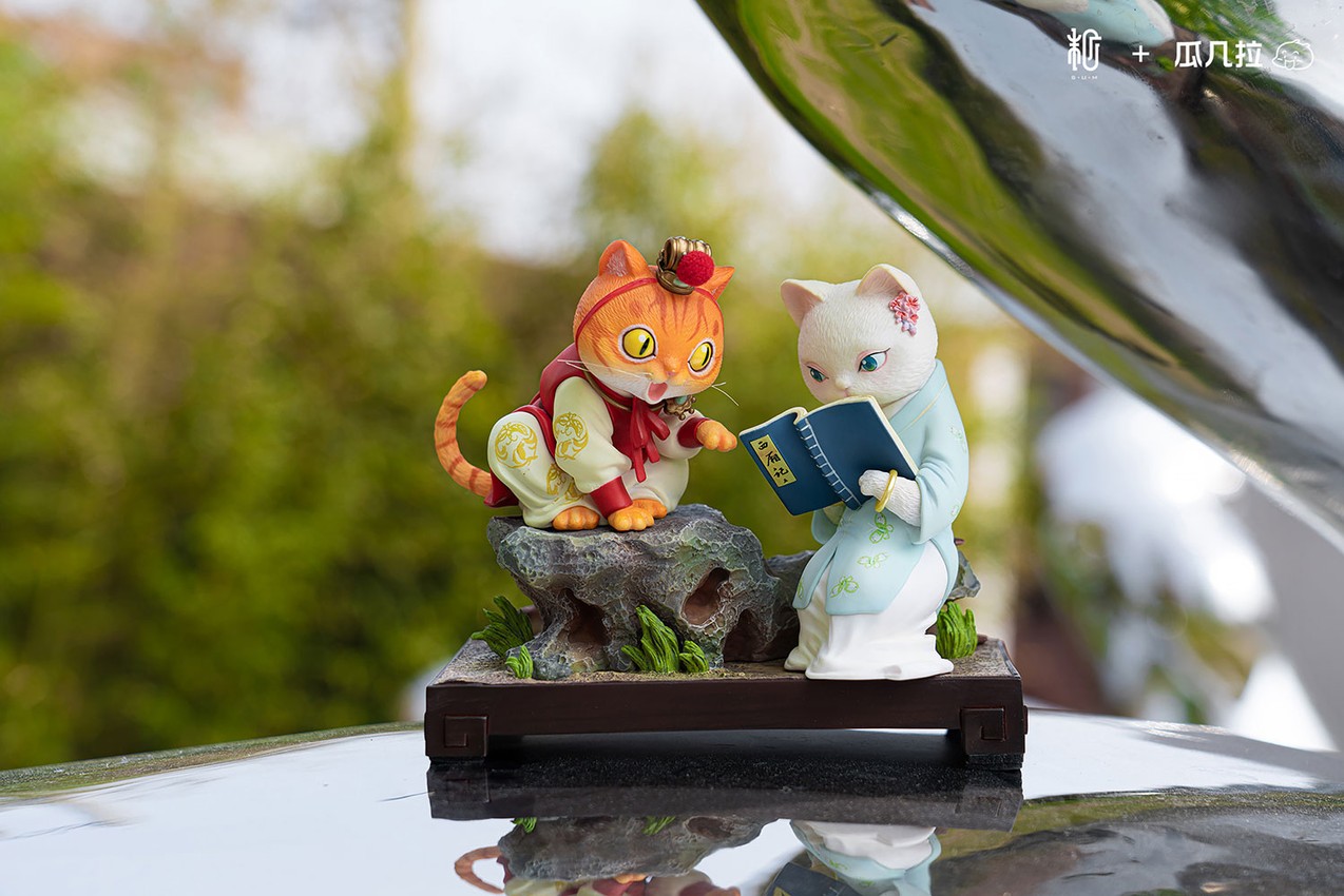 Dream of the Red Chamber Bao and Dai Cat Figurine  View 1
