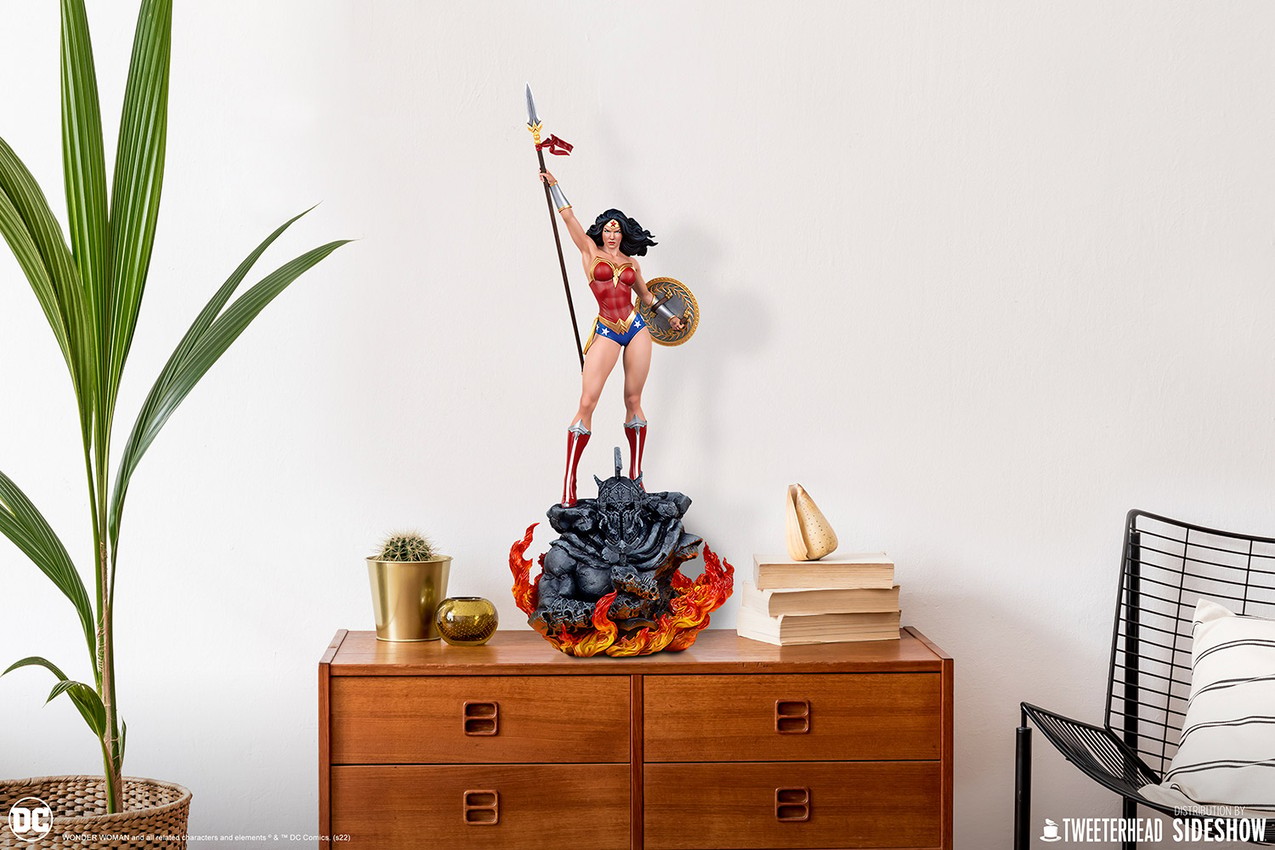 DC Comics Wonder Woman Sixth Scale Maquette - Prototype Shown View 6