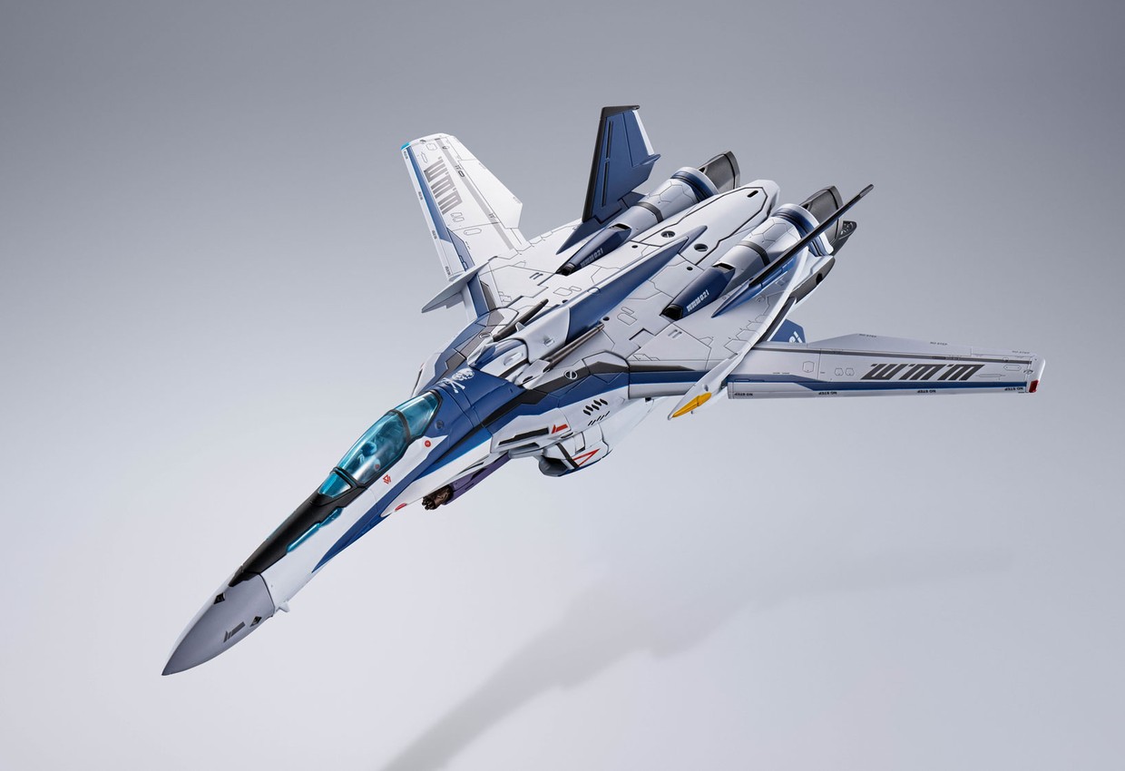 Macross Frontier VF-25 Messiah Valkyrie (Worldwide Anniversary) Collectible Figure - Prototype Shown View 5