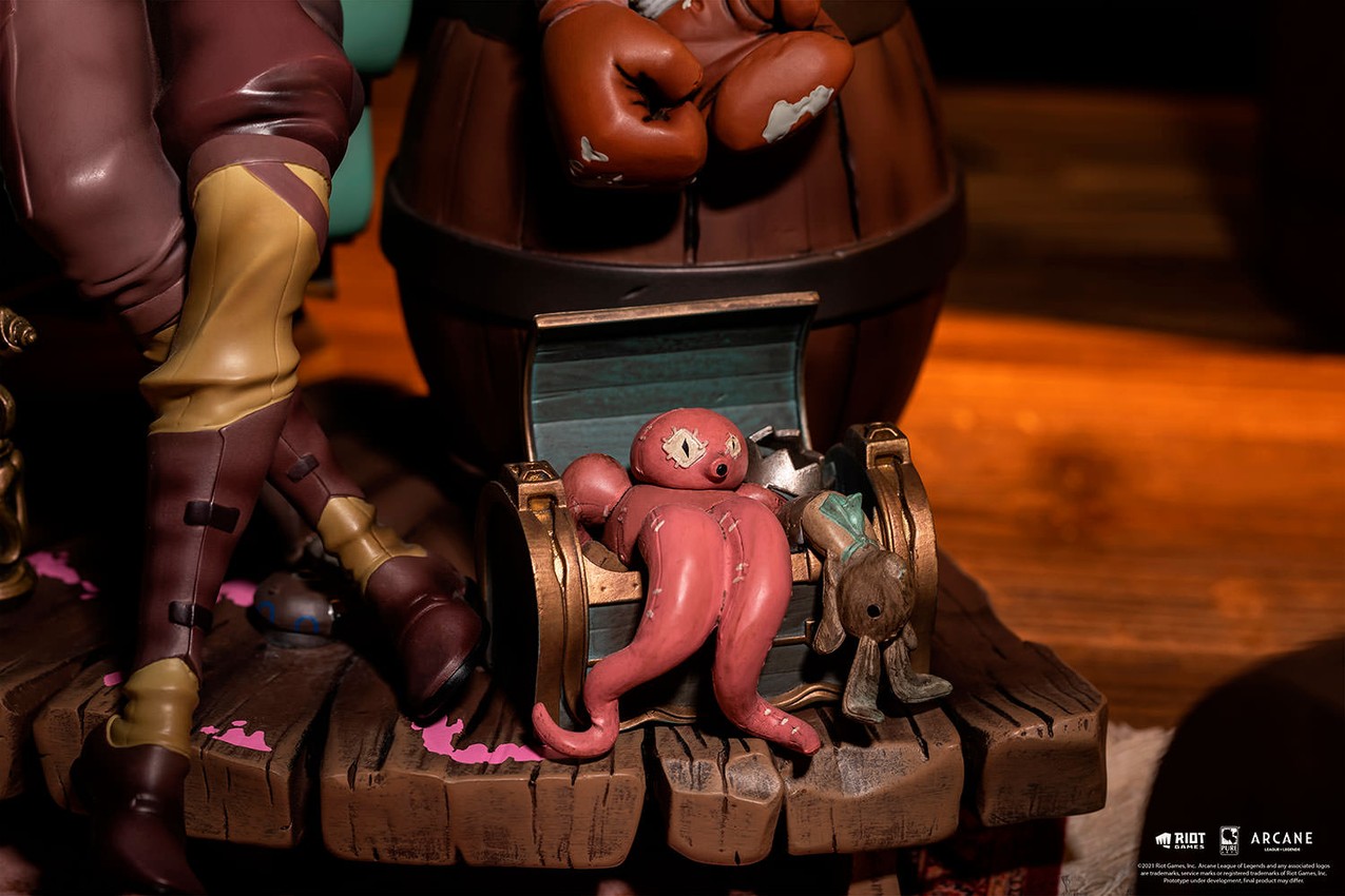 League of Legends Powder & Vi Statues - Prototype Shown View 6