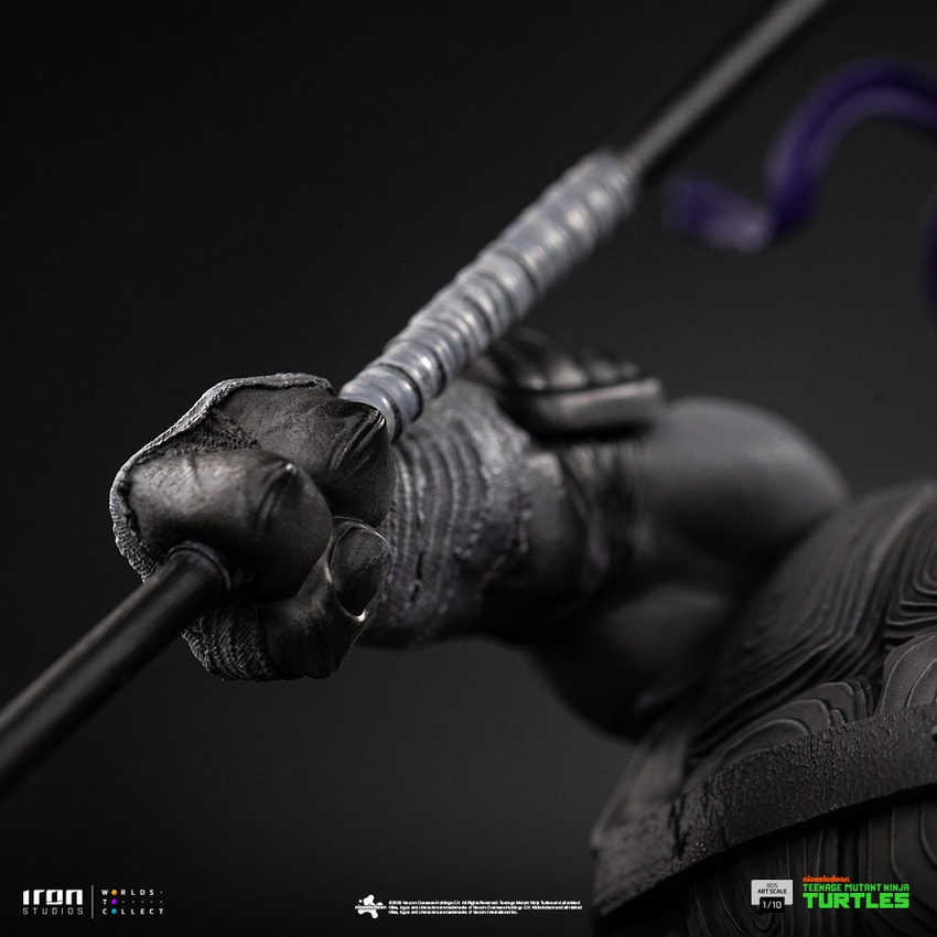 Teenage Mutant Ninja Turtles Donatello (Grayscale) 1:10 Scale Statue  Exclusive Edition - Prototype Shown View 4