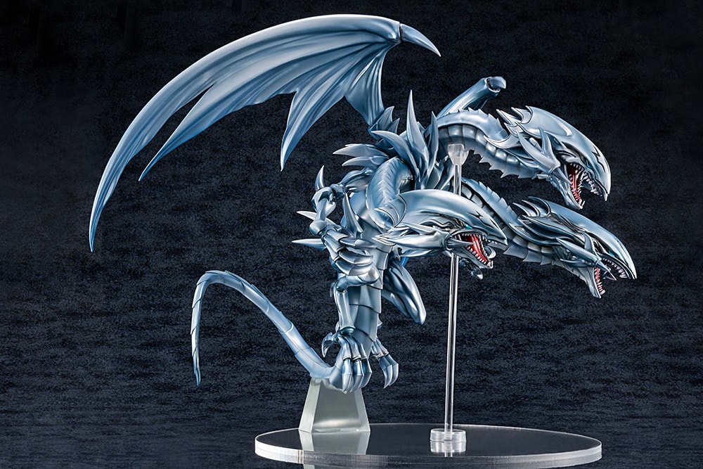 Blue-Eyes Ultimate Dragon- Prototype Shown