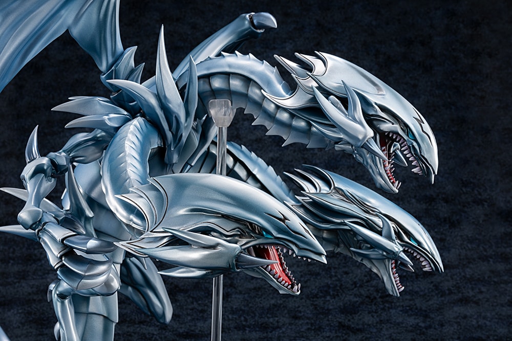 Blue-Eyes Ultimate Dragon- Prototype Shown