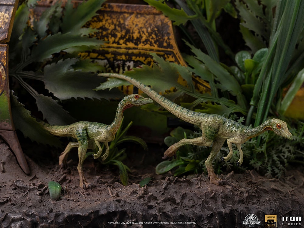 Jurassic World: Fallen Kingdom Blue Deluxe 1:10 Scale Statue - Prototype Shown View 4