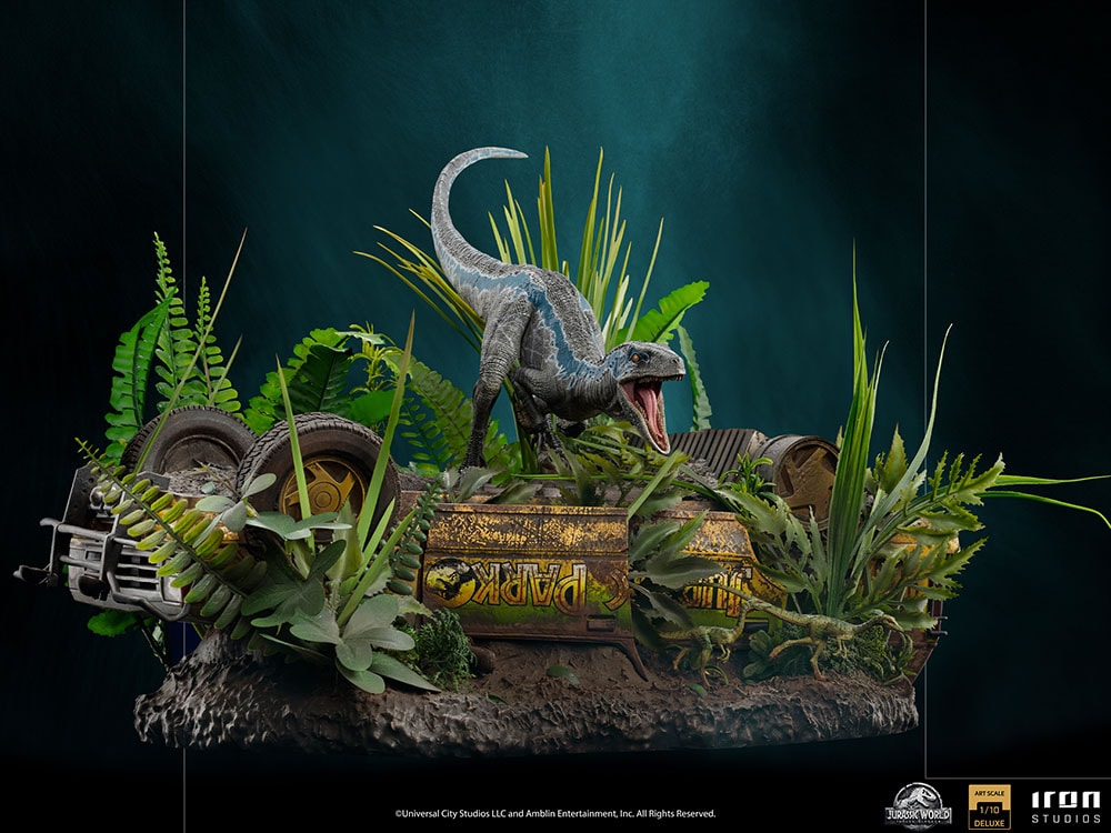 Jurassic World: Fallen Kingdom Blue Deluxe 1:10 Scale Statue - Prototype Shown View 2