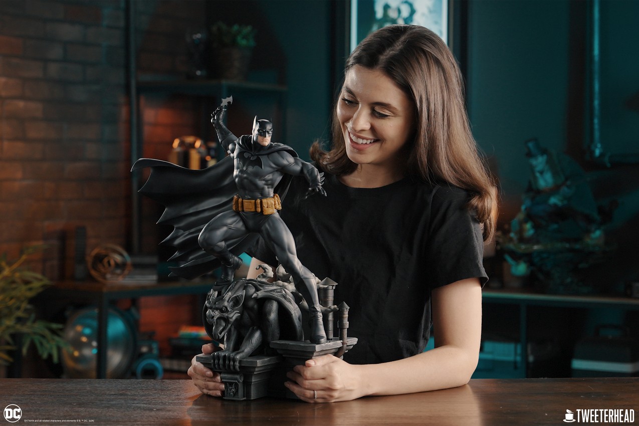 Batman™ (Black and Gray Edition) Quarter Scale Maquette by